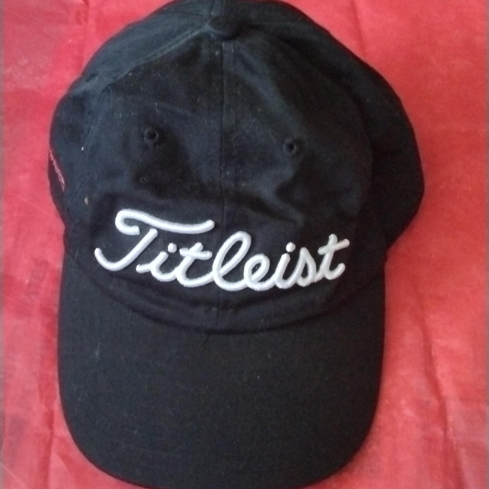 Titleist golf  Hat $28 1 sz + free hat